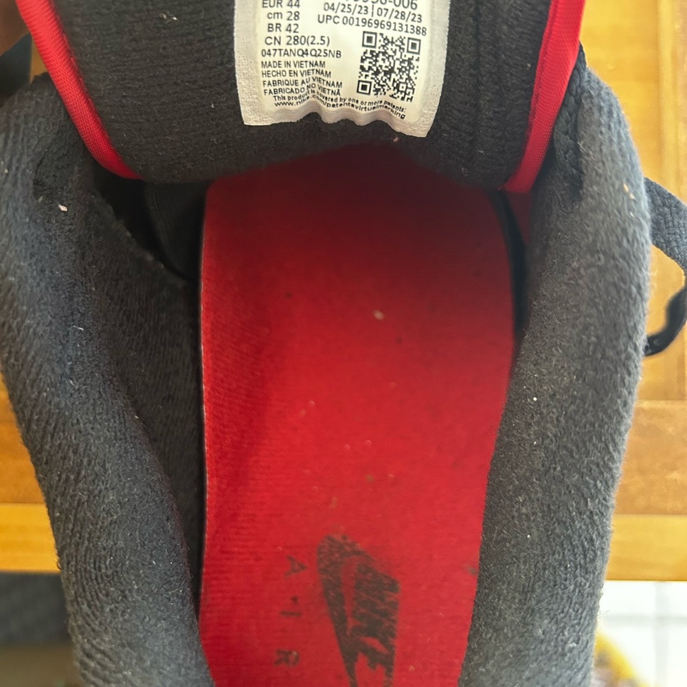 Jordan Black and Red Sneakers Classic Design - Picture 5 of 5